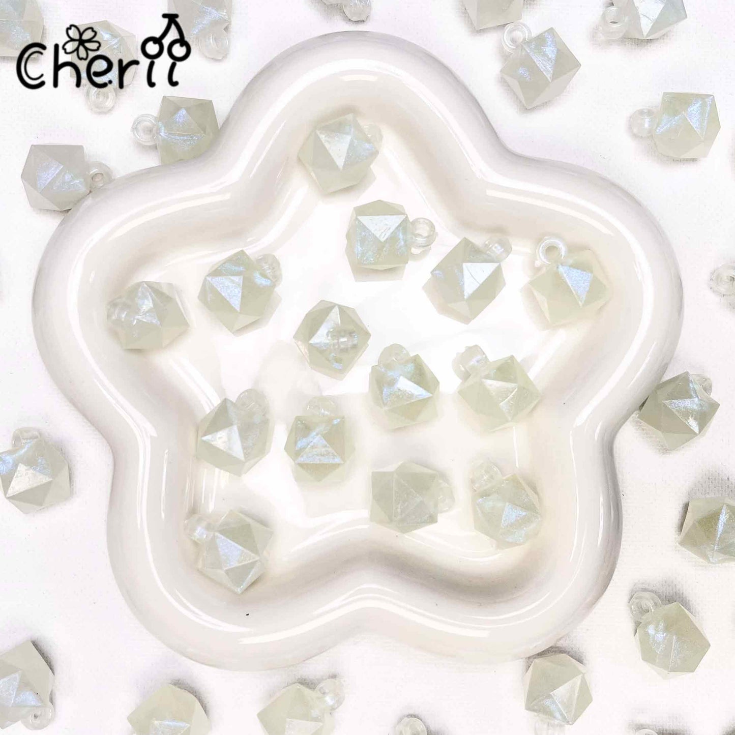 ♥【8.27再入荷】♥ A0166 多面体 夜光 カンツキ ビーズ